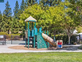 24 Volterra Ct, Danville CA 94526