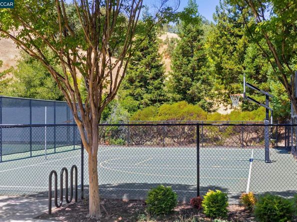 24 Volterra Ct, Danville CA 94526