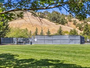 24 Volterra Ct, Danville CA 94526