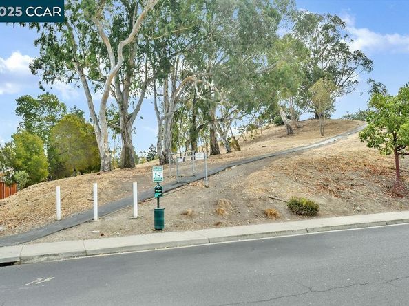 415 Orchard View Ave, Martinez CA 94553