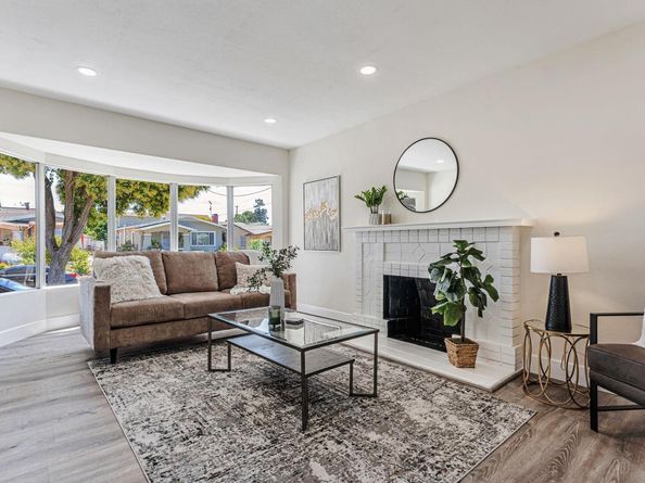 2827 Bartlett St, Oakland CA 94602