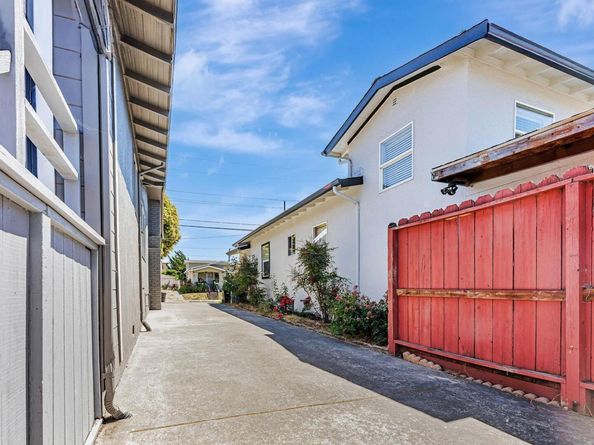 2827 Bartlett St, Oakland CA 94602