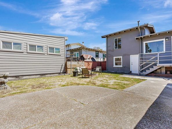 2827 Bartlett St, Oakland CA 94602