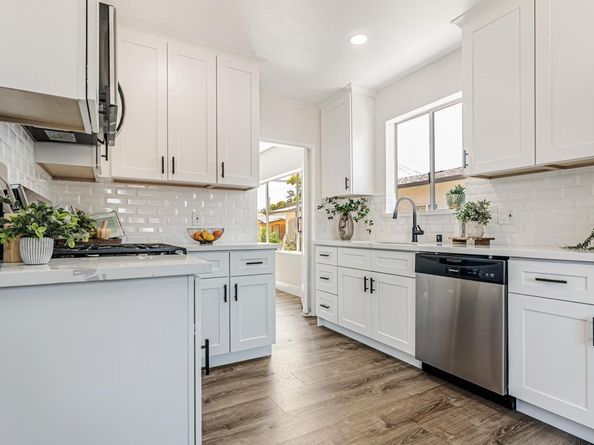 2827 Bartlett St, Oakland CA 94602