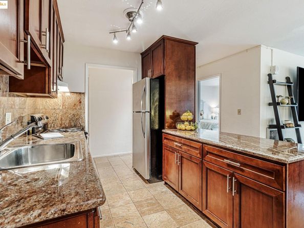 375 Jayne Avenue 106, Oakland CA 94610