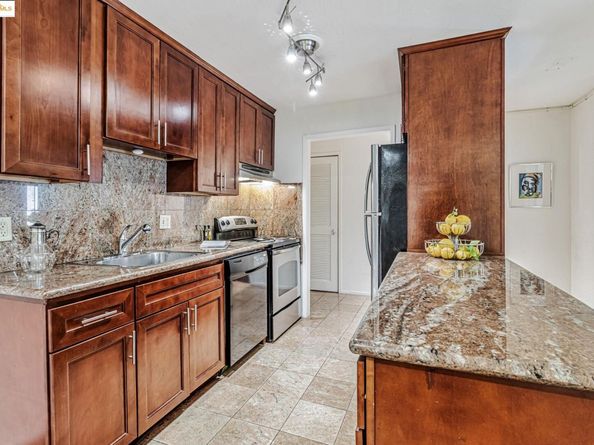 375 Jayne Avenue 106, Oakland CA 94610