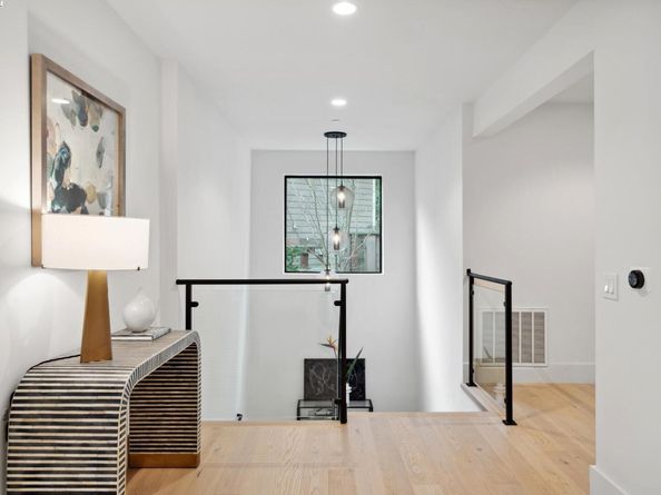 3 West Cir, Oakland CA 94611