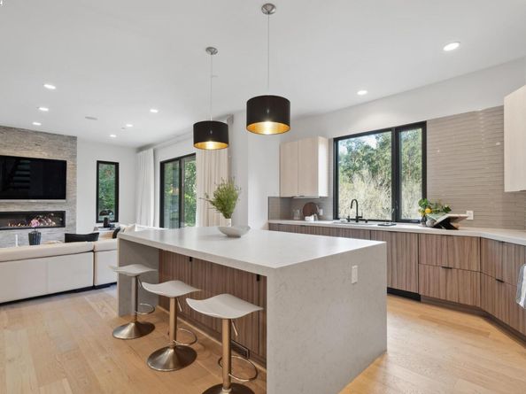 3 West Cir, Oakland CA 94611