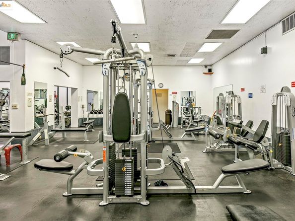 2 Commodore DR D171, Emeryville CA 94608