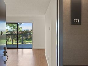 2 Commodore DR D171, Emeryville CA 94608