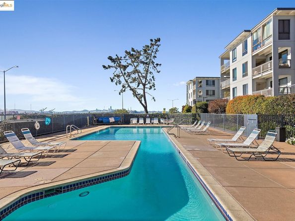 2 Commodore DR D171, Emeryville CA 94608