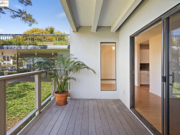 2 Commodore DR D171, Emeryville CA 94608