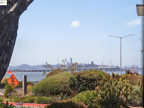 2 Commodore DR D171, Emeryville CA 94608