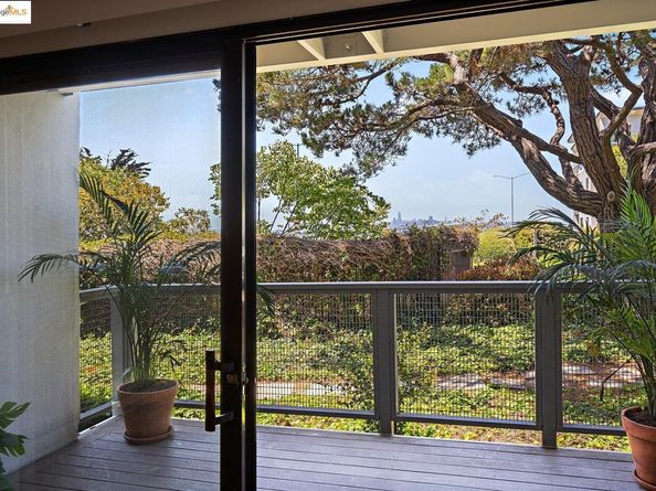 2 Commodore DR D171, Emeryville CA 94608