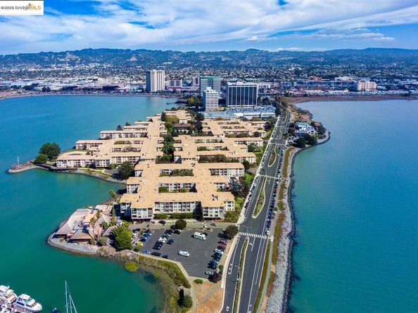 2 Commodore DR D171, Emeryville CA 94608