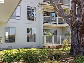 2 Commodore DR D171, Emeryville CA 94608