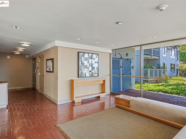 2 Commodore DR D171, Emeryville CA 94608