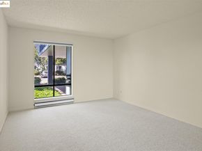 2 Commodore DR D171, Emeryville CA 94608