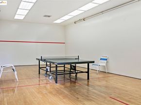 2 Commodore DR D171, Emeryville CA 94608
