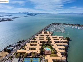 2 Commodore DR D171, Emeryville CA 94608