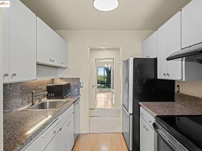 2 Commodore DR D171, Emeryville CA 94608