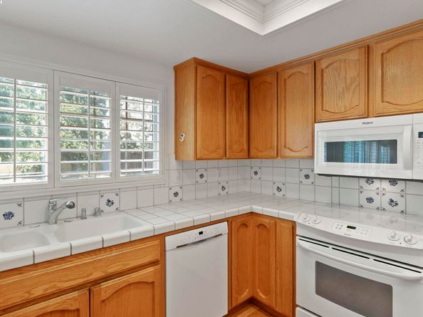 1927 Foxswallow Cir, Pleasanton CA 94566