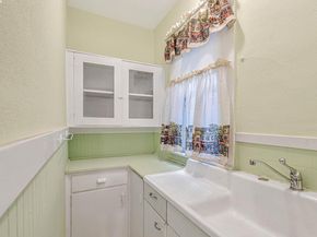 1540 16th Ave, Oakland CA 94606