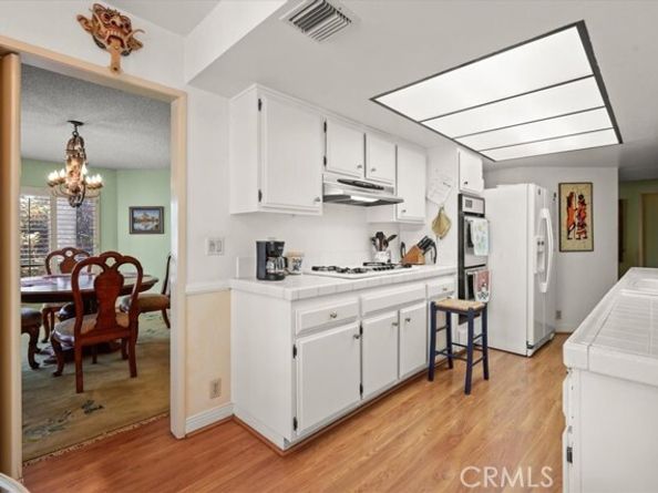 10409 Riverside Drive 203, Toluca Lake (los Angeles) CA 91602