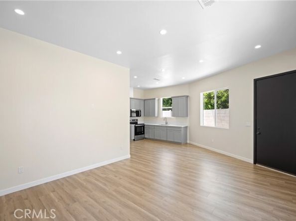 8302 Webb Avenue, Sun Valley (los Angeles) CA 91352