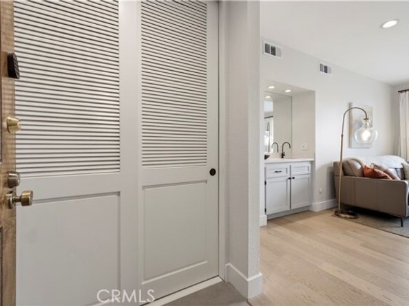 14539 Benefit 205, Sherman Oaks CA 91403