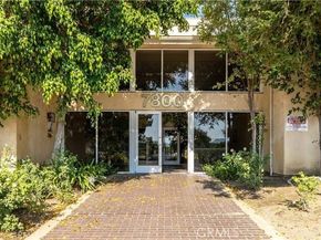 7800 Topanga Canyon 204, Canoga Park (los Angeles) CA 91304