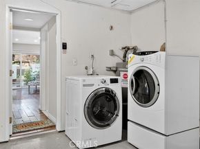 22238 James Alan 4, Chatsworth (los Angeles) CA 91311