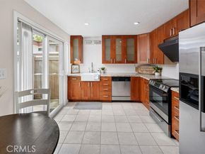 22238 James Alan 4, Chatsworth (los Angeles) CA 91311