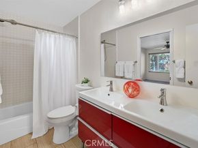 22238 James Alan 4, Chatsworth (los Angeles) CA 91311