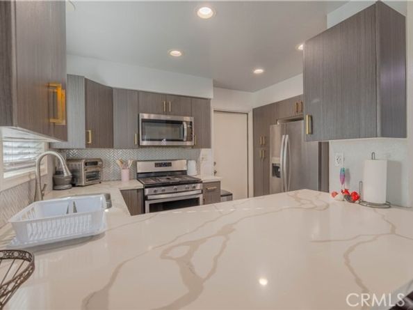 12411 Osborne 66, Pacoima (los Angeles) CA 91331