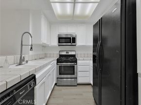 7800 Topanga Blvd. 216, Canoga Park (los Angeles) CA 91304