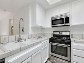 7800 Topanga Blvd. 216, Canoga Park (los Angeles) CA 91304