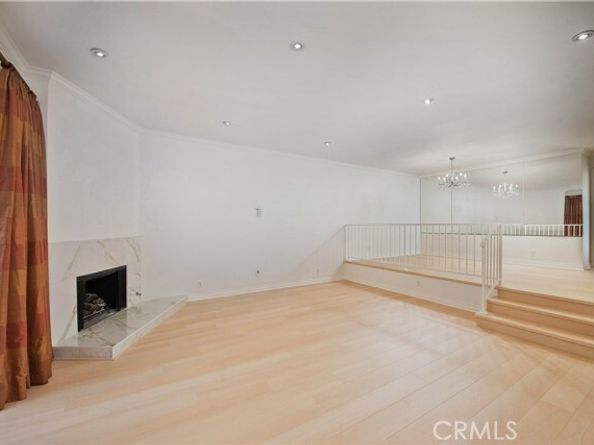 5711 Owensmouth Avenue 117, Woodland Hills (los Angeles) CA 91367