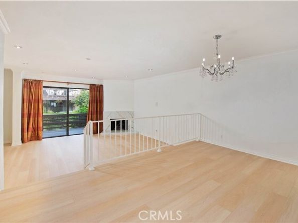 5711 Owensmouth Avenue 117, Woodland Hills (los Angeles) CA 91367