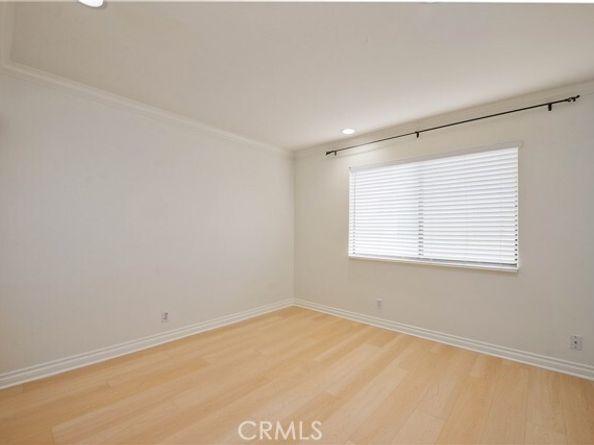 5711 Owensmouth Avenue 117, Woodland Hills (los Angeles) CA 91367