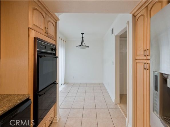 5711 Owensmouth Avenue 117, Woodland Hills (los Angeles) CA 91367