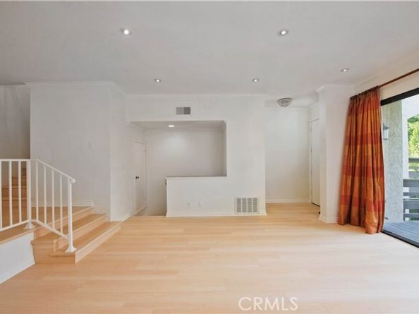 5711 Owensmouth Avenue 117, Woodland Hills (los Angeles) CA 91367