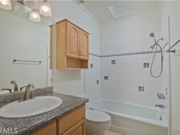 5711 Owensmouth Avenue 117, Woodland Hills (los Angeles) CA 91367