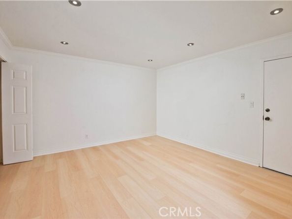 5711 Owensmouth Avenue 117, Woodland Hills (los Angeles) CA 91367