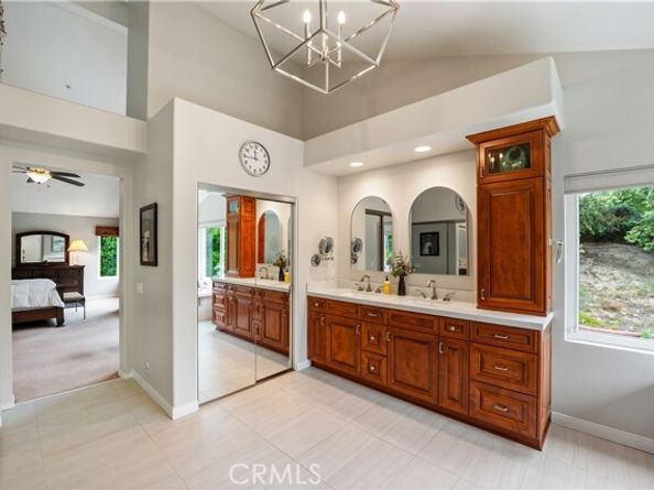 17901 Mayerling, Granada Hills (los Angeles) CA 91344