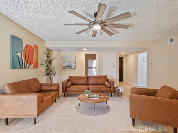 15354 Runnymede Street, Van Nuys (los Angeles) CA 91406