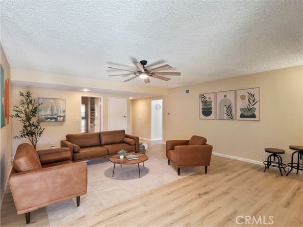 15354 Runnymede Street, Van Nuys (los Angeles) CA 91406