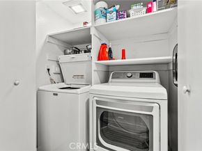 22123 Burbank Blvd #2, Woodland Hills (los Angeles) CA 91367