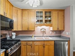 22123 Burbank Blvd #2, Woodland Hills (los Angeles) CA 91367