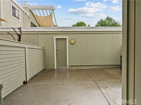 22123 Burbank Blvd #2, Woodland Hills (los Angeles) CA 91367